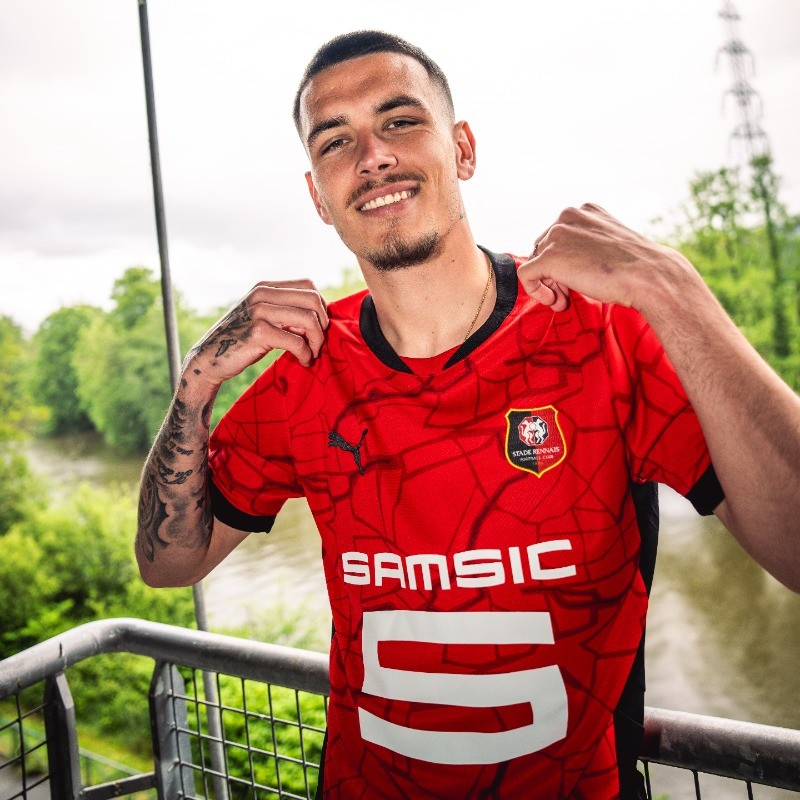 Stade Rennes voetbalshirts 2024-2025 geïnspireerd door rivier, architectuur en kunst