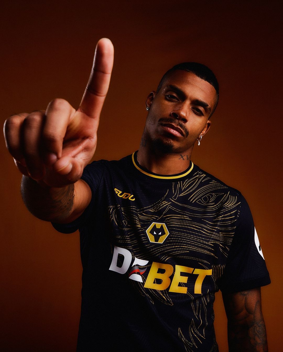 Dit zijn Wolverhampton Wanderers voetbalshirts 2024-2025 van Sudu