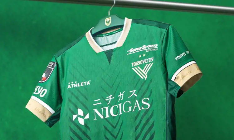 Dit zijn de Tokyo Verdy voetbalshirts 2024 van Athleta