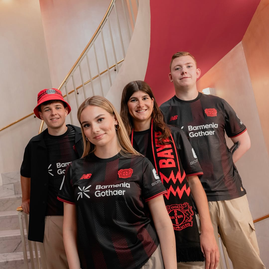 Dit zijn de Bayer Leverkusen voetbalshirts 2025-2026 van New Balance