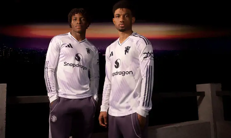Manchester United uitshirt 2025-2026 bevat sneeuwvlokken!