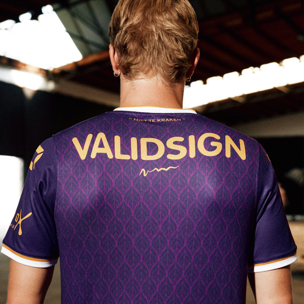 Go Ahead Eagles voetbalshirts 2024-2025 bevatten retro logo