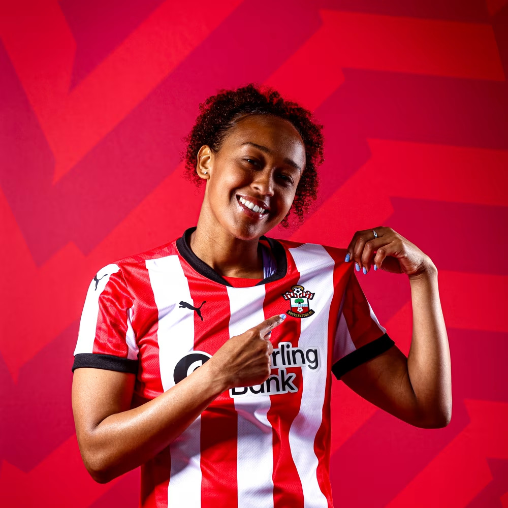 Dit zijn de Southampton voetbalshirts 2024-2025 van Hummel