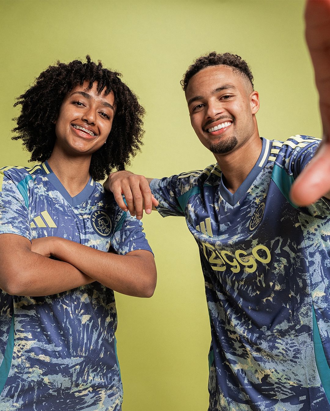 Ajax uitshirt 2024-2025 eerbetoon aan Amsterdamse creativiteit!