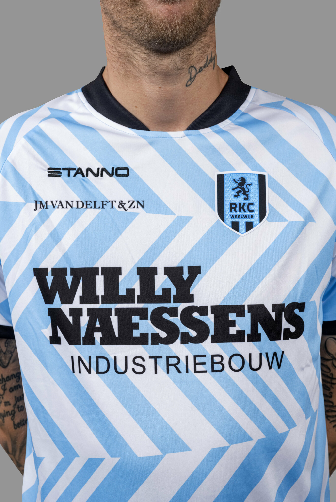 RKC Waalwijk voetbalshirts 2024-2025 bevatten banen! 