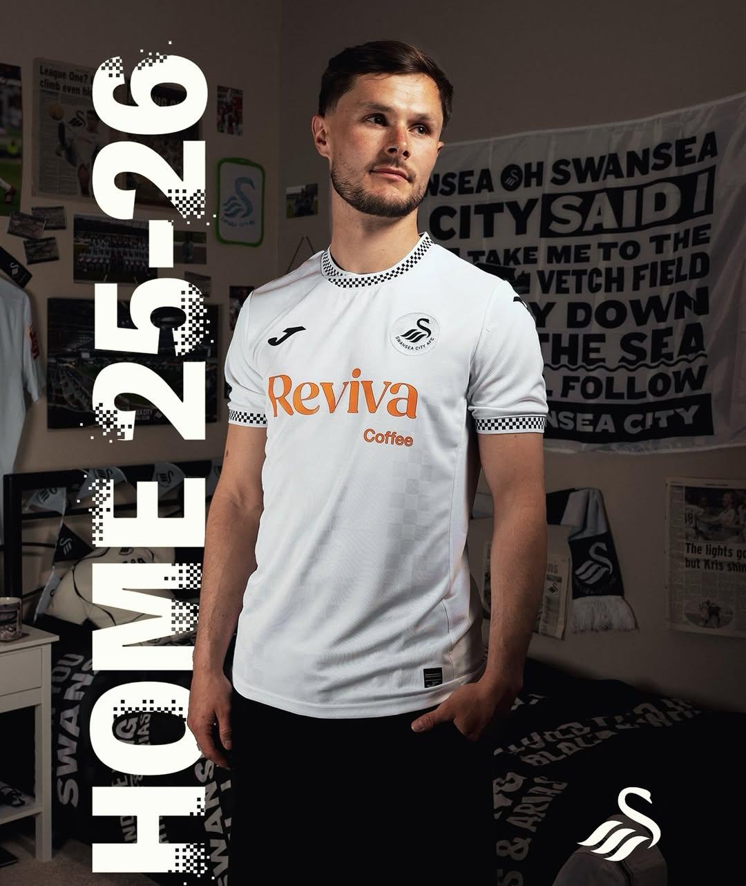 Dit zijn de Swansea City voetbalshirts 2025-2026