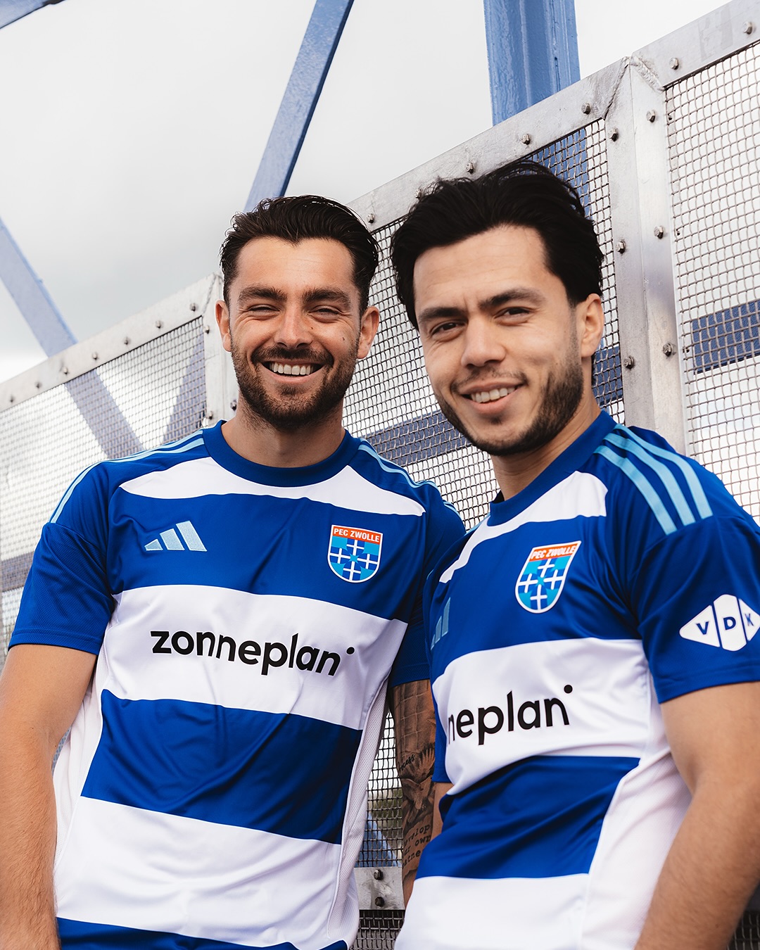 PEC Zwolle voetbalshirts 2025-2026 in stijl kleuren clublogo