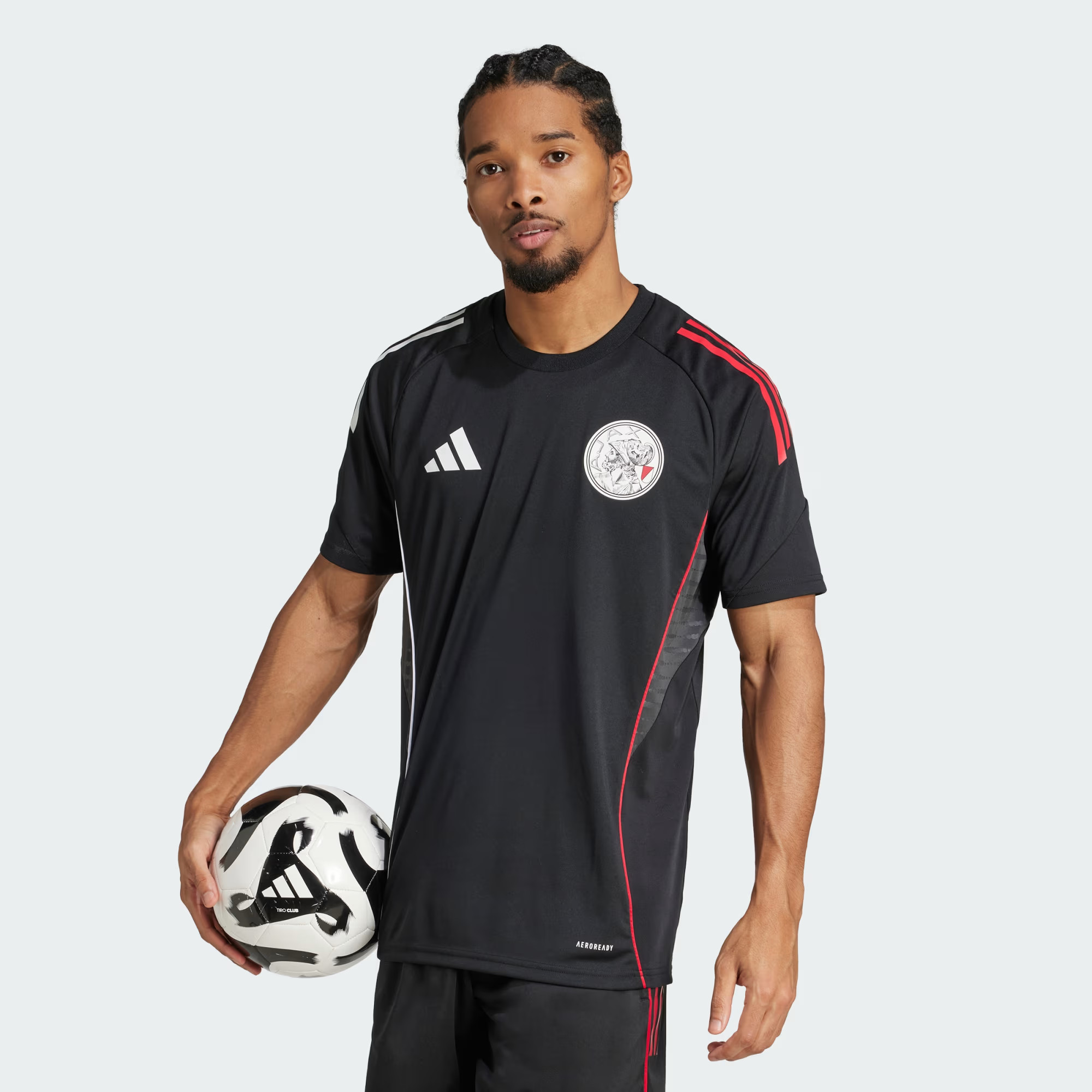 Dit is het Ajax trainingsshirt 2025-2026