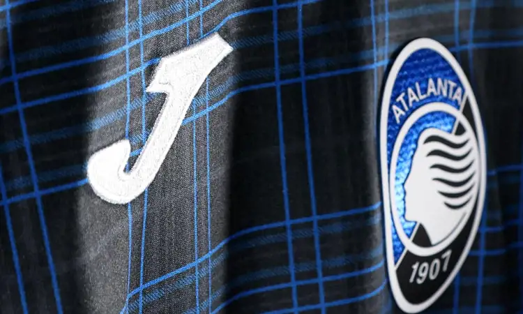 Dit is het Atalanta Bergamo Christmas voetbalshirt 2023-2024
