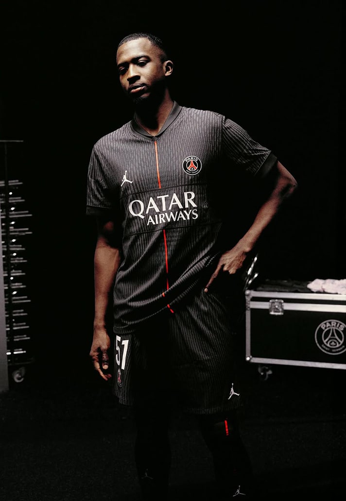 Dit is het Paris Saint Germain 4e shirt 2025-2026 van Jordan Brand! 