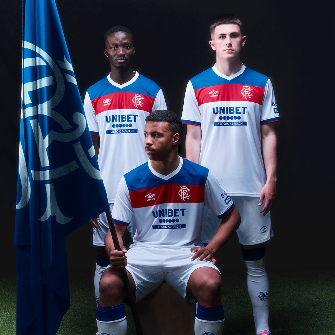 Dit zijn de Rangers FC voetbalshirts 2025-2026 van Umbro