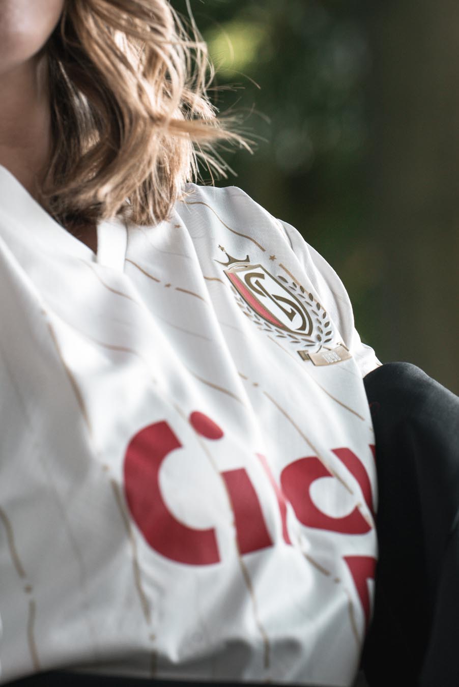 Dit zijn de Standard Luik voetbalshirts 2025-2026 van Macron