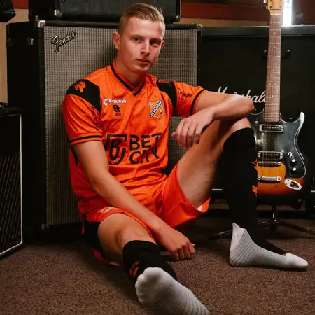 FC Volendam voetbalshirts 2024-2025 in teken muziek en Awaydays!