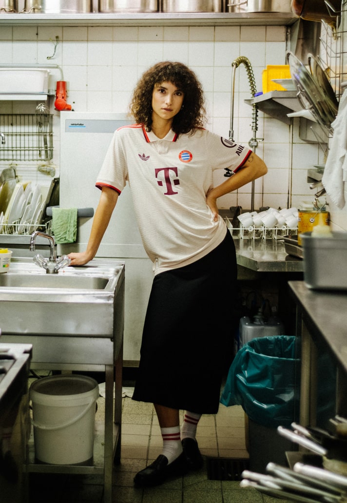 Bayern München 3e shirt 2024-2025 ademt retro met adidas Originals!