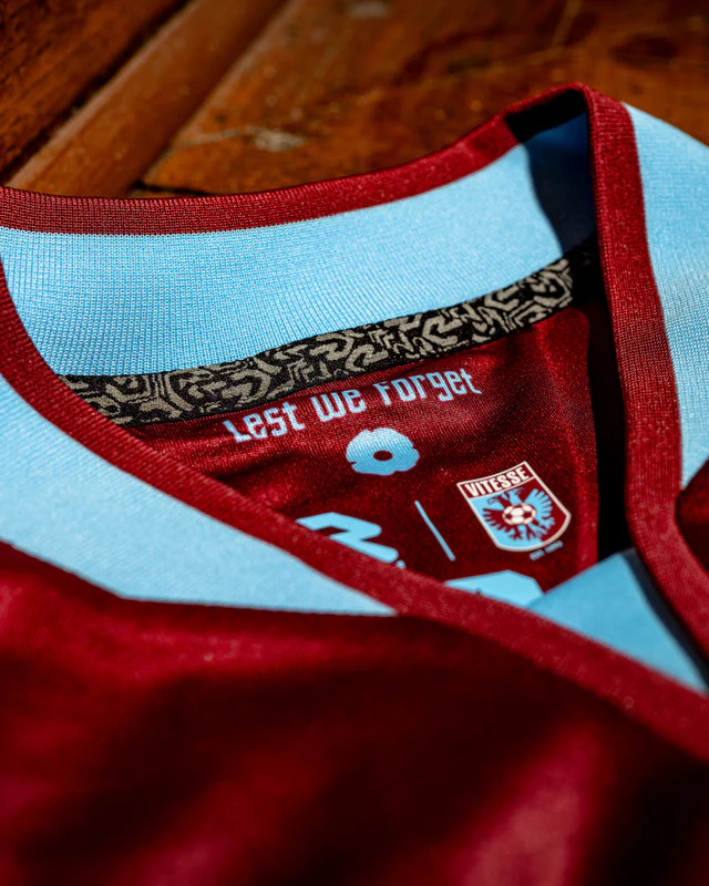 Dit zijn de Vitesse voetbalshirts 2024-2025