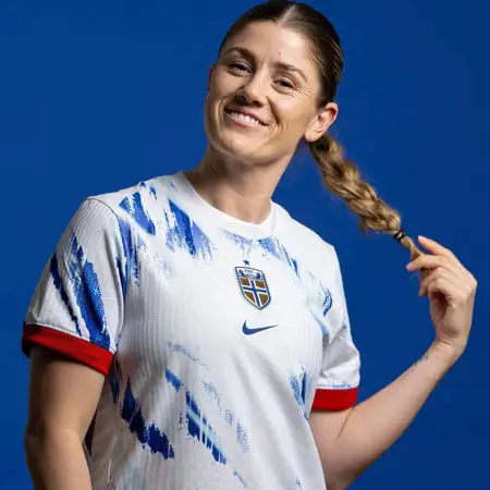 Noorwegen voetbalshirts 2024-2025 in stijl vlag en natuurverschijnsel!