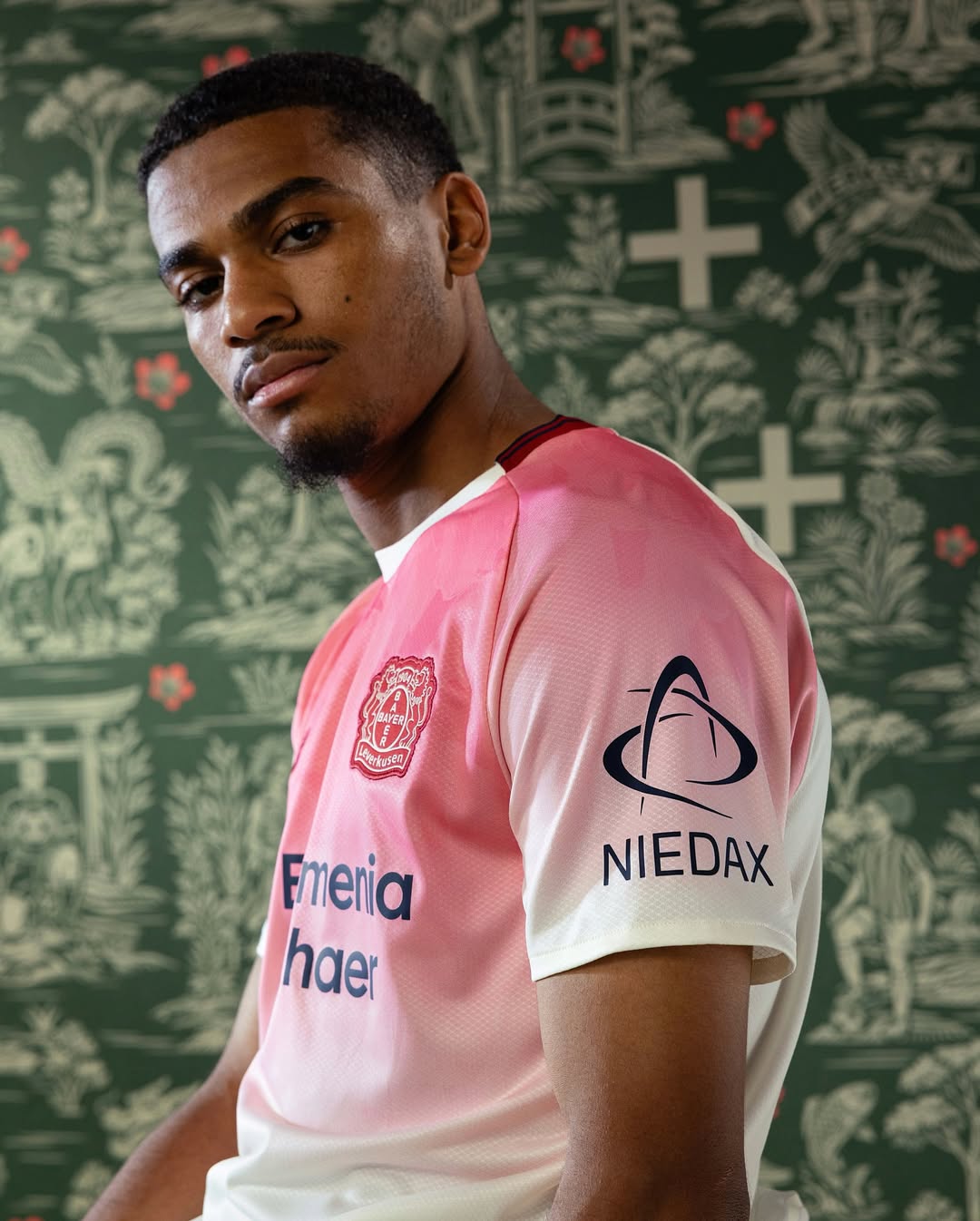 Dit zijn de Bayer Leverkusen voetbalshirts 2025-2026 van New Balance