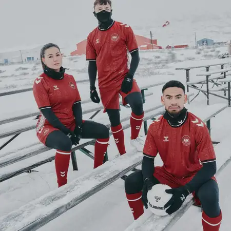 Dit zijn de fascinerende Groenland voetbalshirts 2025-2026 van Hummel