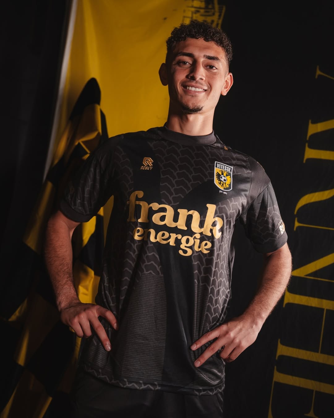 Dit zijn de Vitesse voetbalshirts 2025-2026