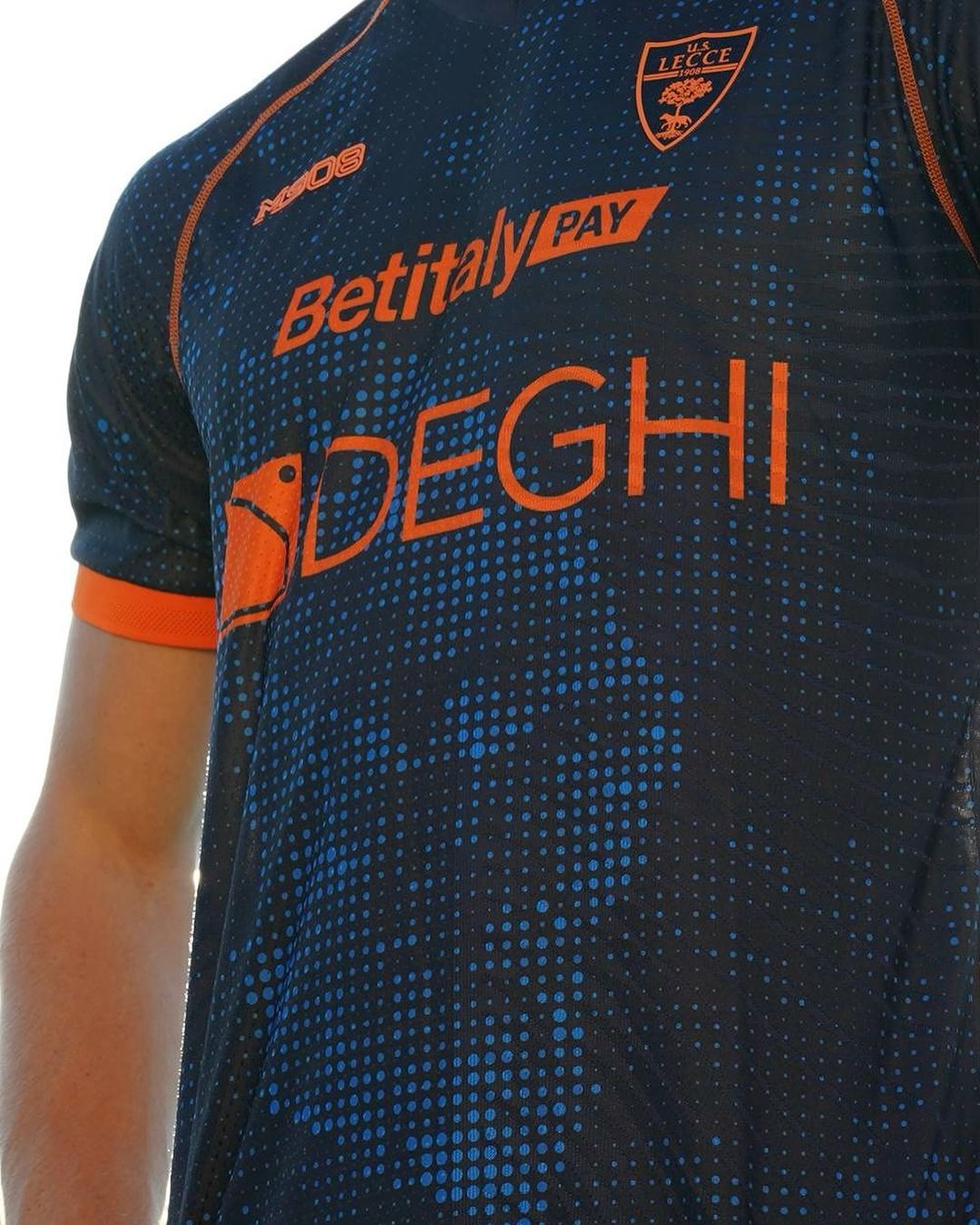 Dit zijn de US Lecce voetbalshirts 2024-2025