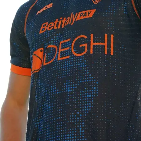 Dit zijn de US Lecce voetbalshirts 2024-2025