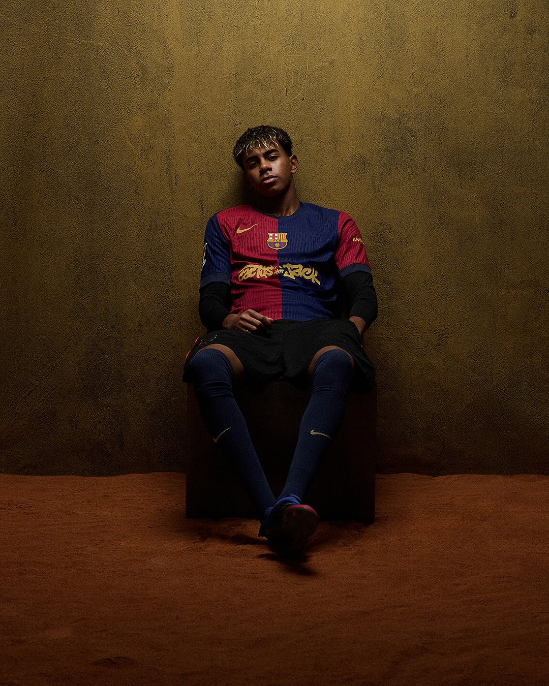 Travis Scott logo op FC Barcelona voetbalshirt tijdens El Clásico