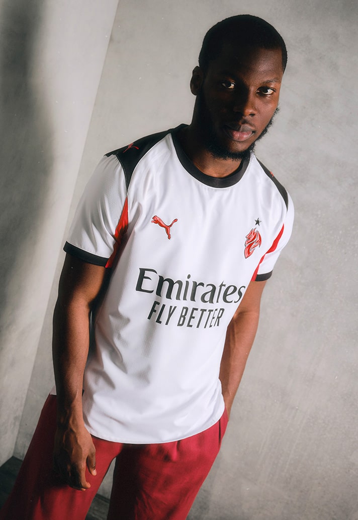 AC Milan uitshirt 2025-2026 ode aan shirt 1981-1982 met duivels randje