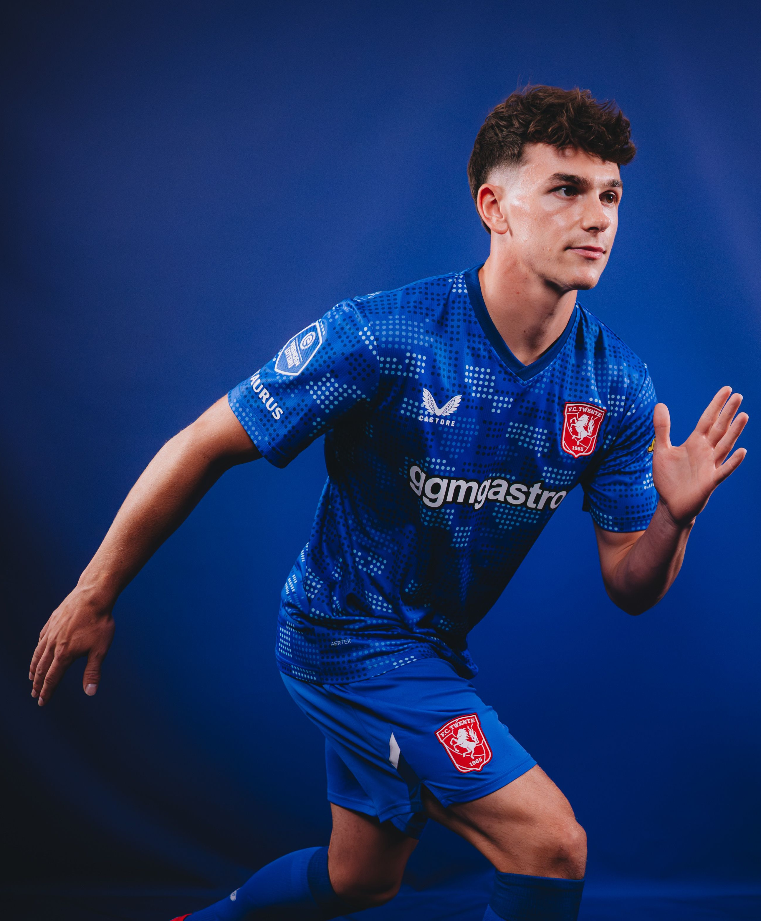 FC Twente voetbalshirts 2025-2026 geïnspireerd door shirt 2010-2011 en Diekman Stadion