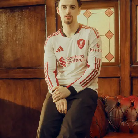 Liverpool FC uitshirt 2025-2026 ode aan Main Stand Anfield Road