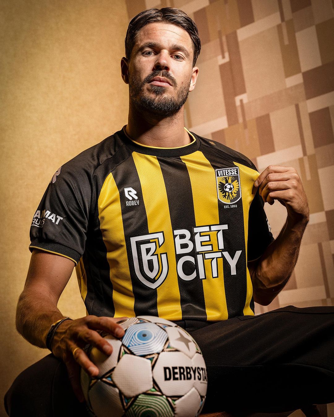 Vitesse voetbalshirts 2023-2024