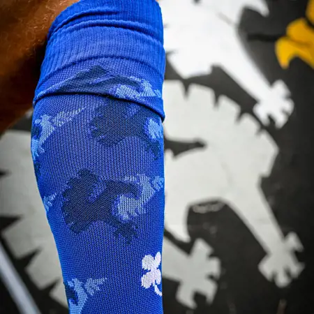 Dit zijn de Vitesse voetbalshirts 2024-2025