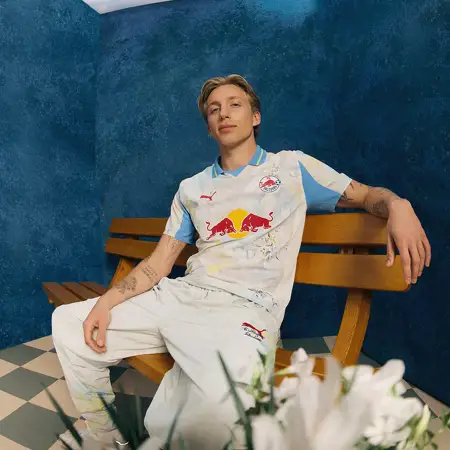 Red Bull Salzburg WK 2025 voetbalshirts geïnspireerd door Edelweiss!