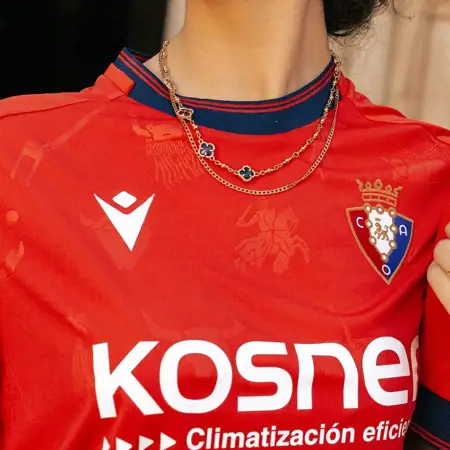 Dit zijn de CA Osasuna voetbalshirts 2024-2025 van Macron