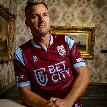 Dit zijn de Vitesse voetbalshirts 2024-2025