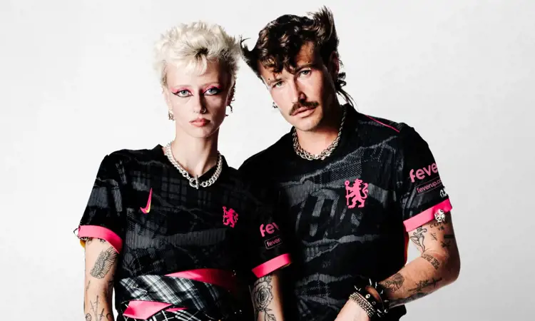 Chelsea 3e shirt 2024-2025 geïnspireerd door punk en rock jaren '70