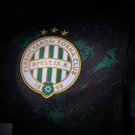 Dit zijn de Ferencvaros voetbalshirts 2024-2025 van Macron