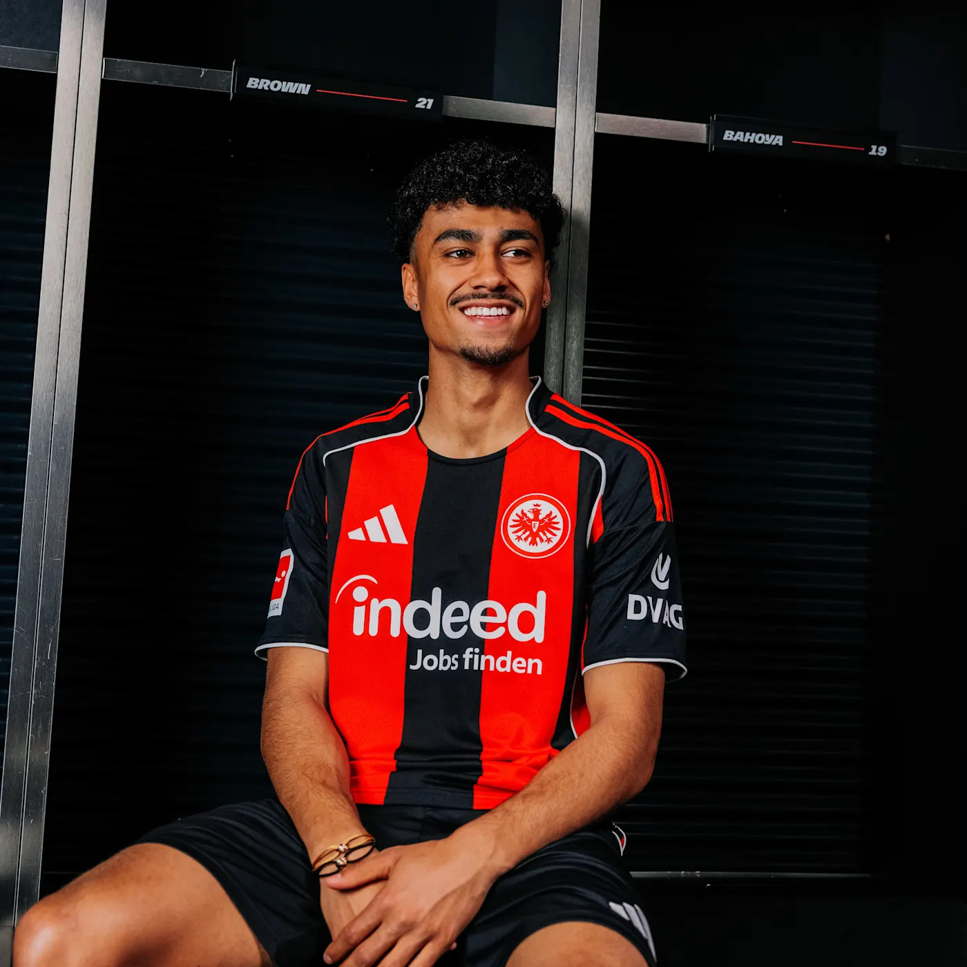 Dit zijn de Eintracht Frankfurt voetbalshirts 2025-2026 van adidas