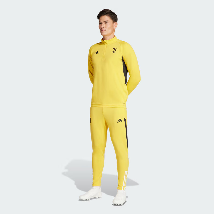 Dit is het gele Juventus trainingspak 2024