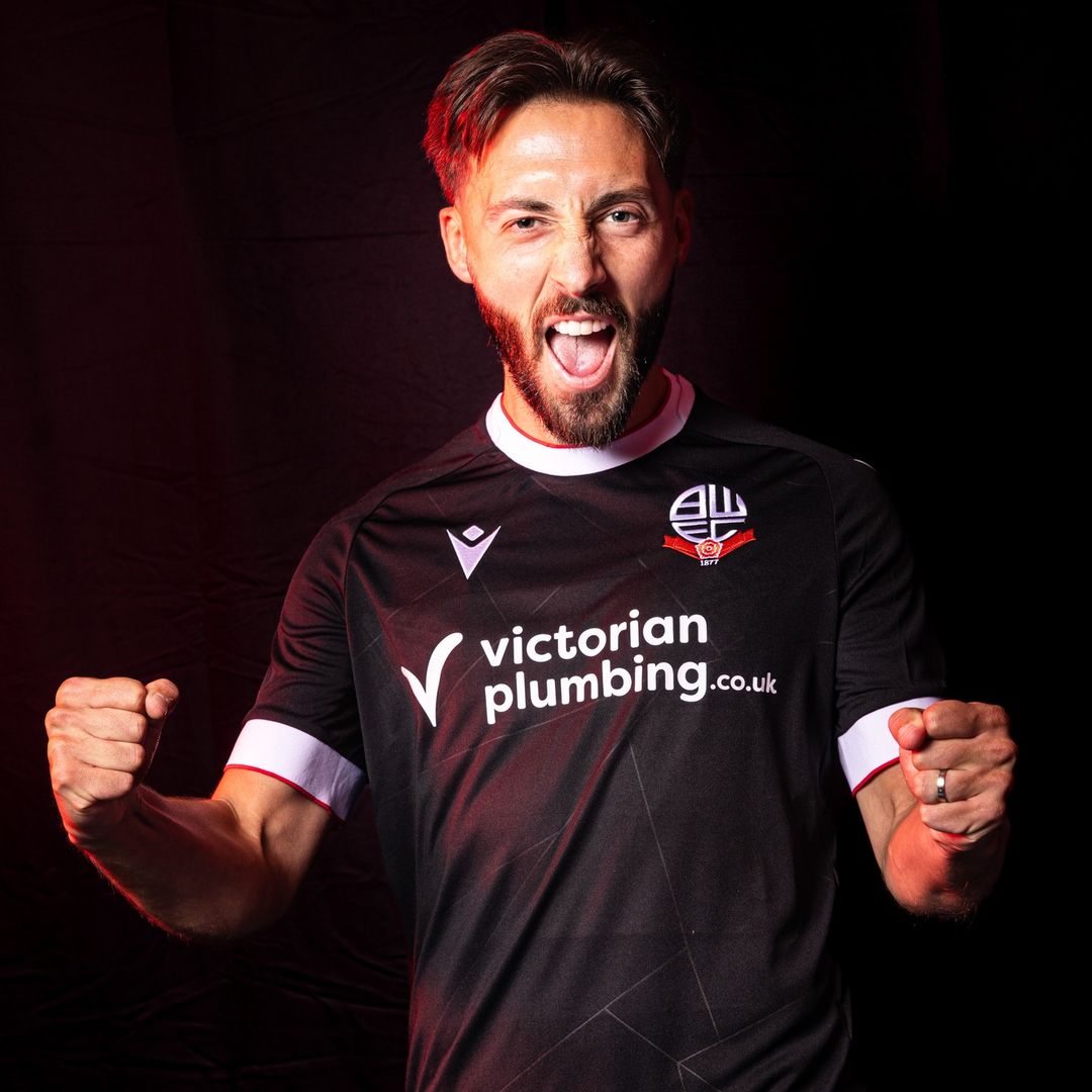 Bolton Wanderers voetbalshirts 2023-2024
