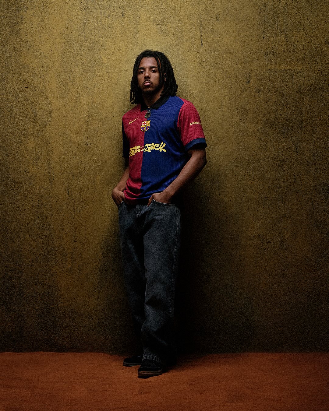 Travis Scott logo op FC Barcelona voetbalshirt tijdens El Clásico