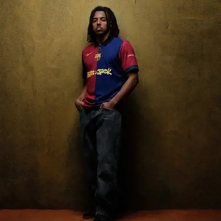 Travis Scott logo op FC Barcelona voetbalshirt tijdens El Clásico
