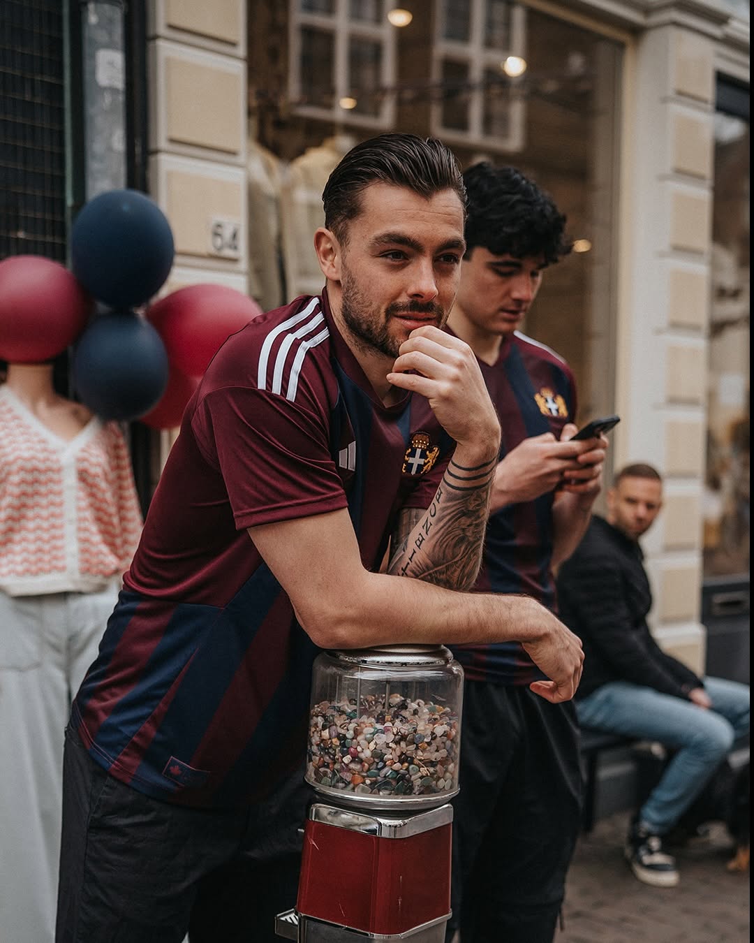 PEC Zwolle brengt met voetbalshirt ode aan Leo Major met speciaal voetbalshirt