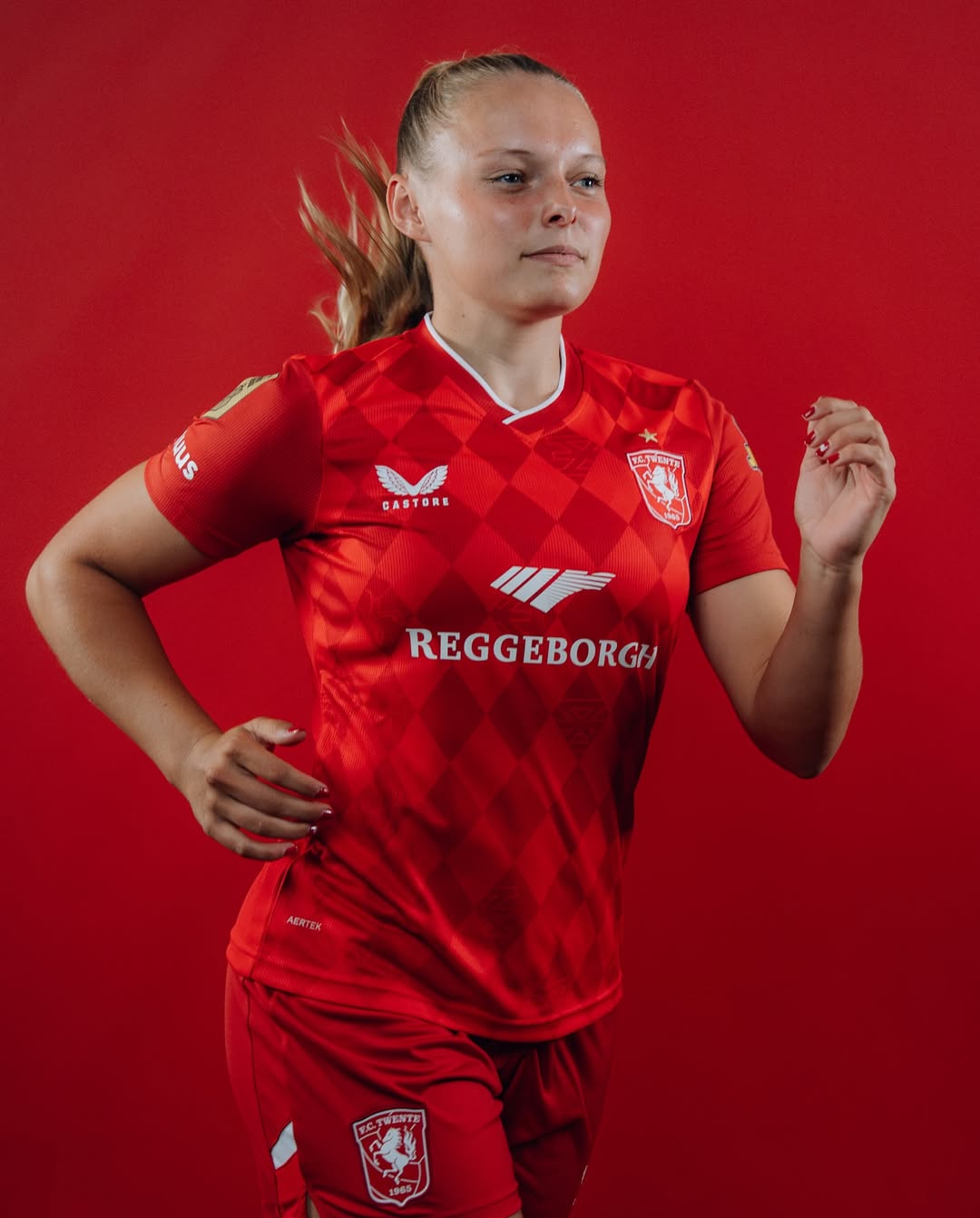 FC Twente voetbalshirts 2025-2026 geïnspireerd door shirt 2010-2011 en Diekman Stadion