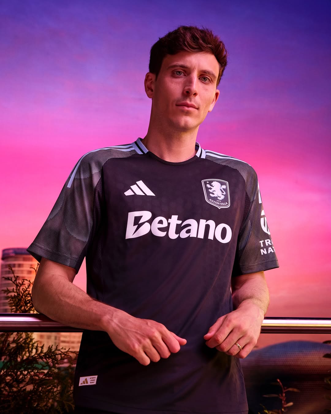 Aston Villa voetbalshirts 2025-2026 geïnspireerd door Holte End en Bullring