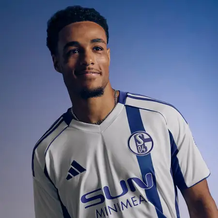 Dit zijn de Schalke 04 voetbalshirts 2025-2026