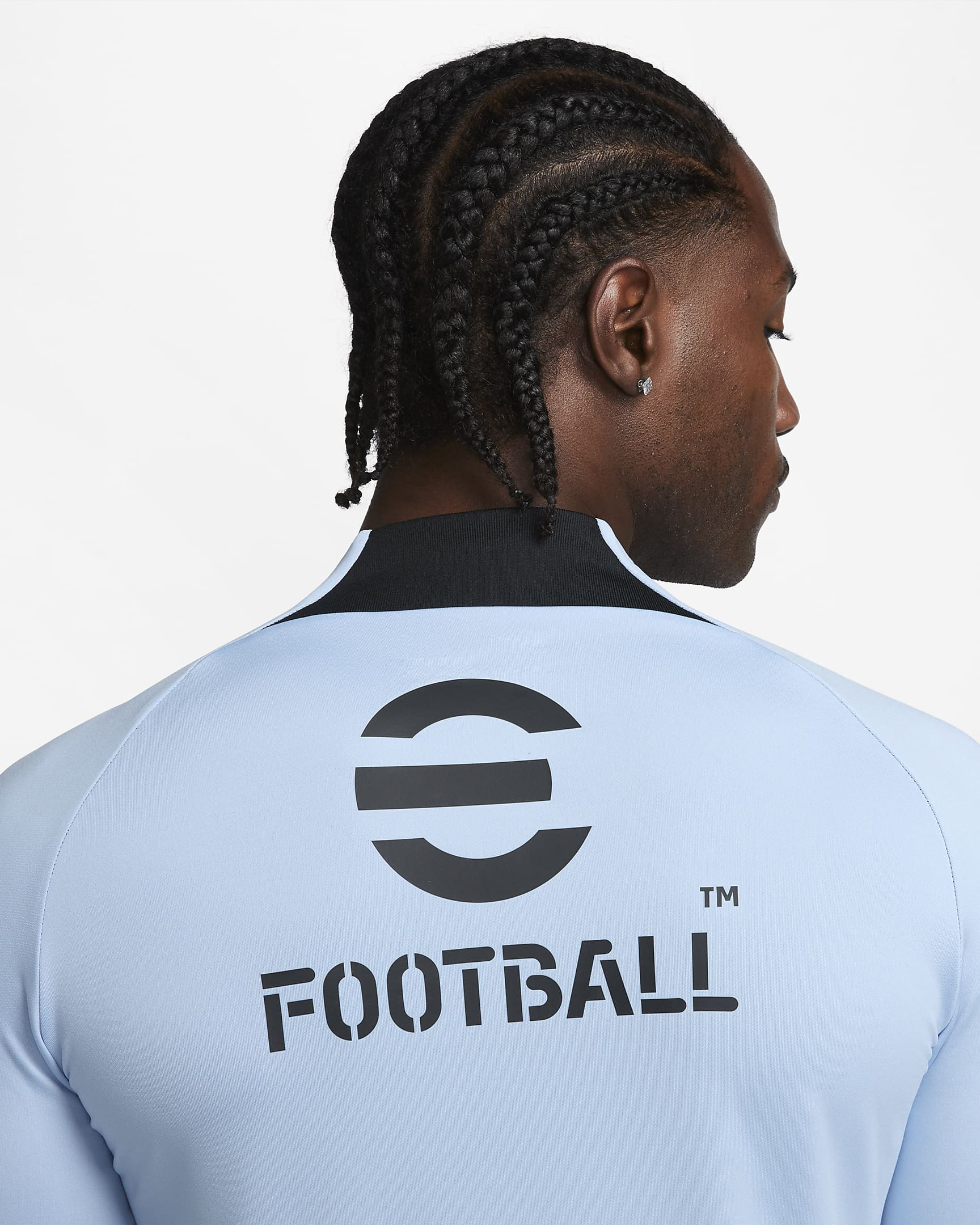 Dit is het lichtblauwe Inter Milan trainingspak 2023-2024