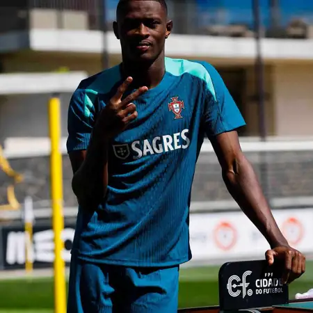 Portugal EK 2024 warming-up shirt eyecatcher trainingscollectie