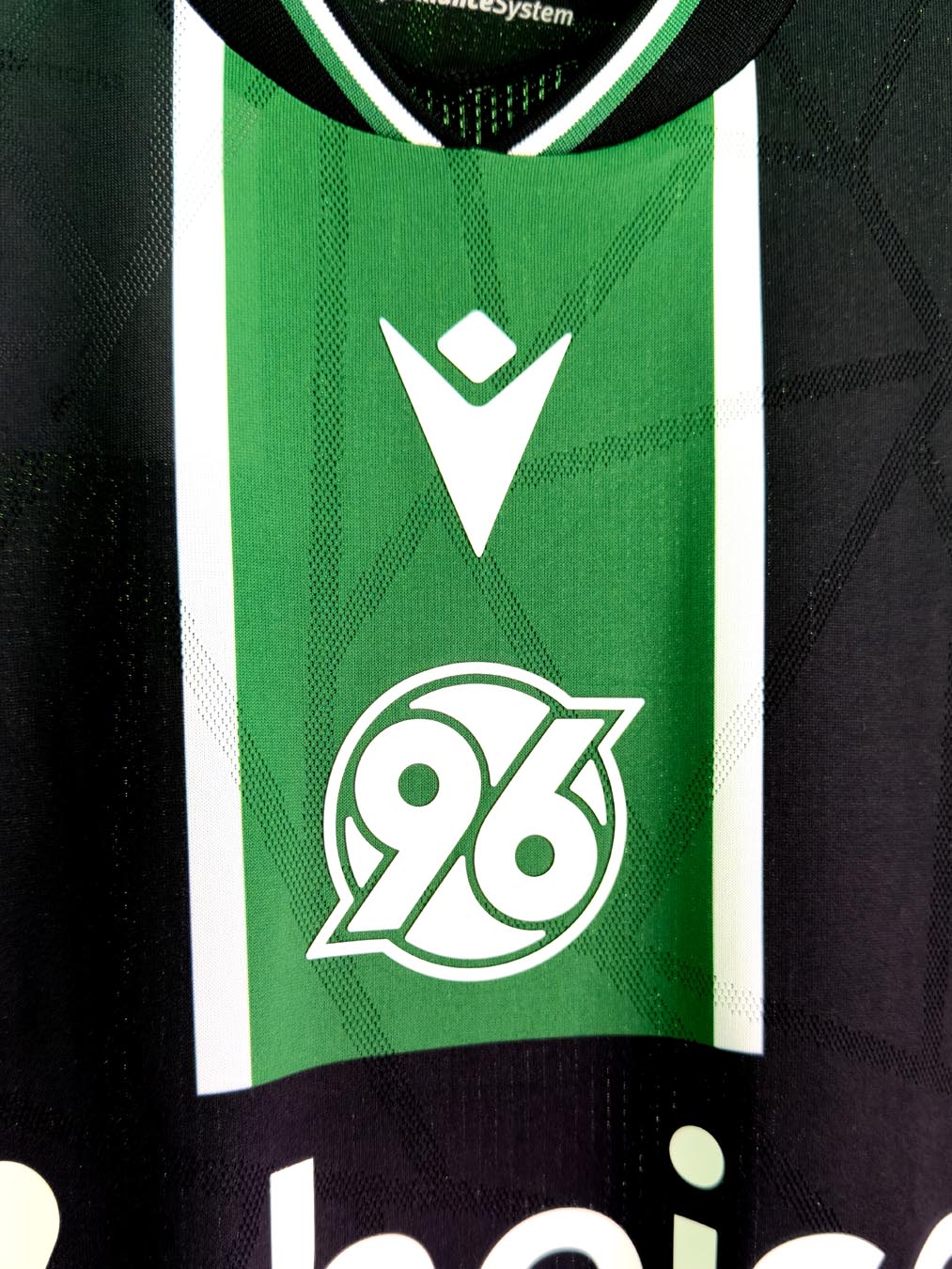 Hannover 96 uitshirt 2025-2026 in stijl traditionele clubkleuren!