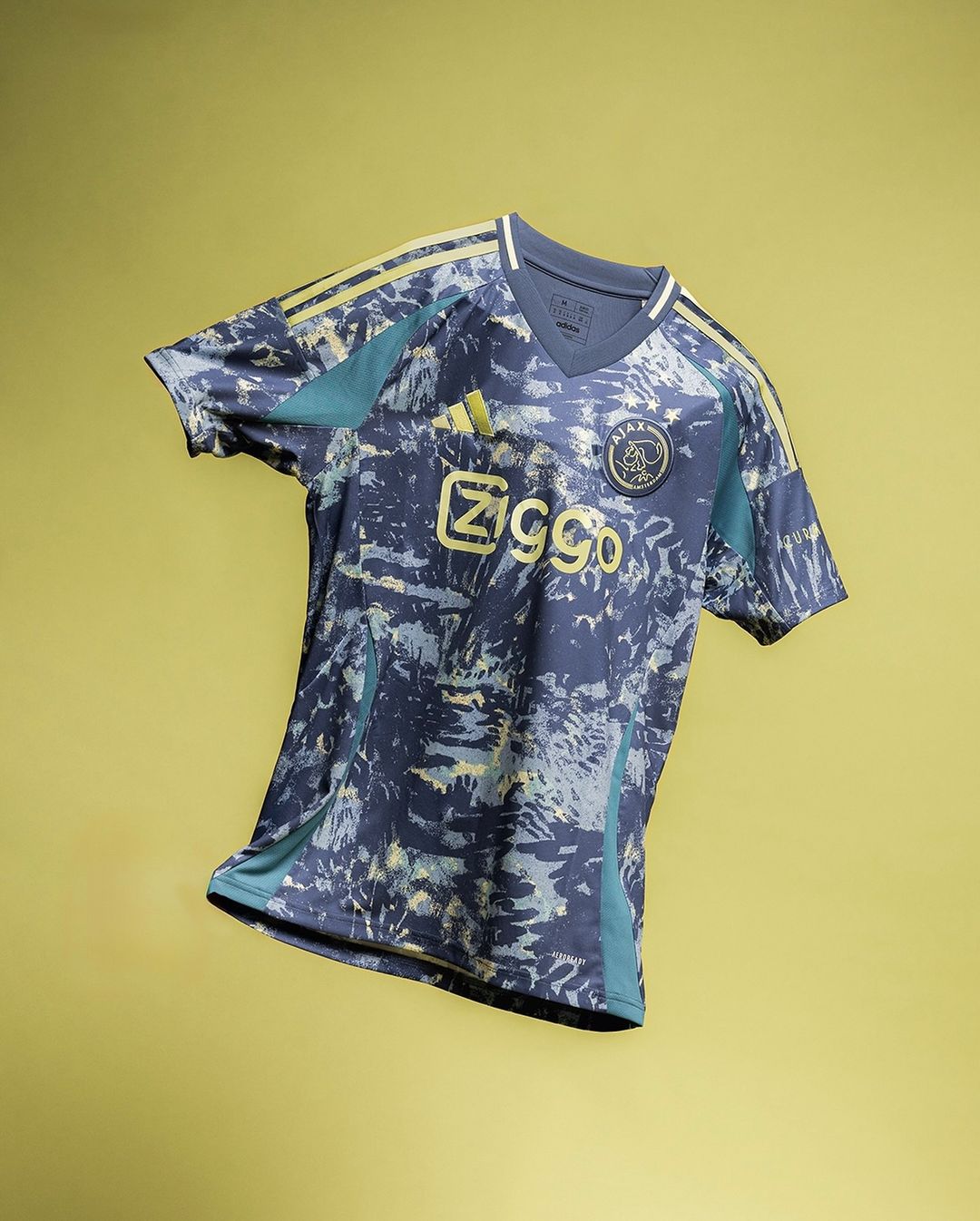 Ajax uitshirt 20242025 eerbetoon aan Amsterdamse creativiteit
