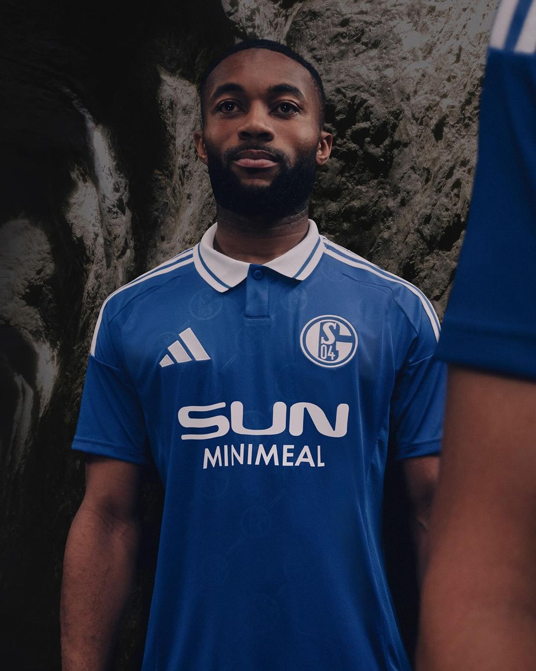 Dit zijn de Schalke 04 voetbalshirts 2024-2025